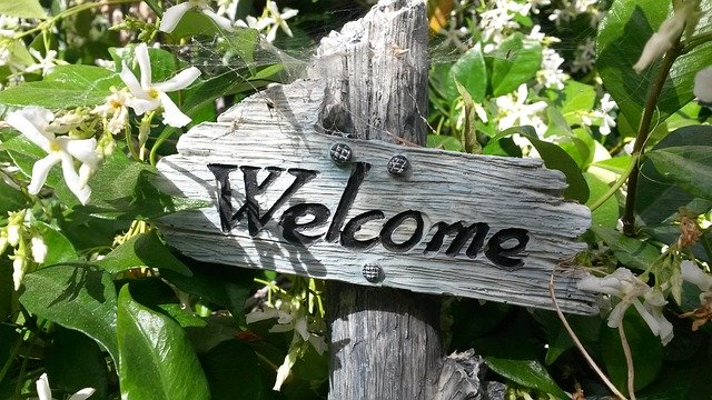 uvítací cedule, „welcome“ nápis